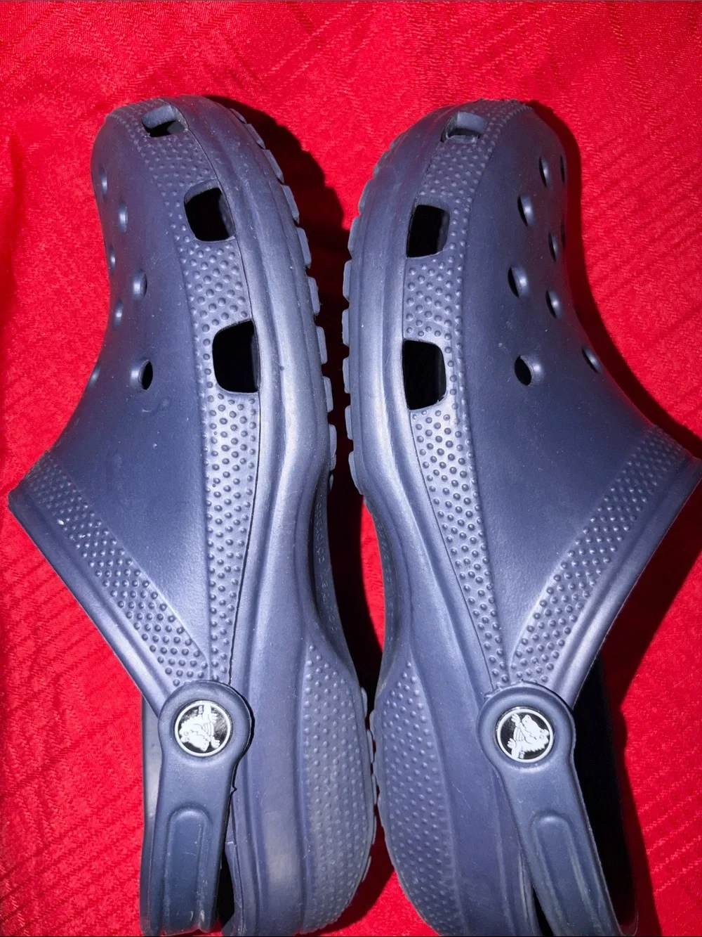 Men’s Size 10 NAVY BLUE CROCS Women’s Size 12